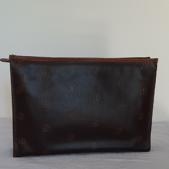 Elegant Black and Brown Toiletry Bag - Picture 3 of 10